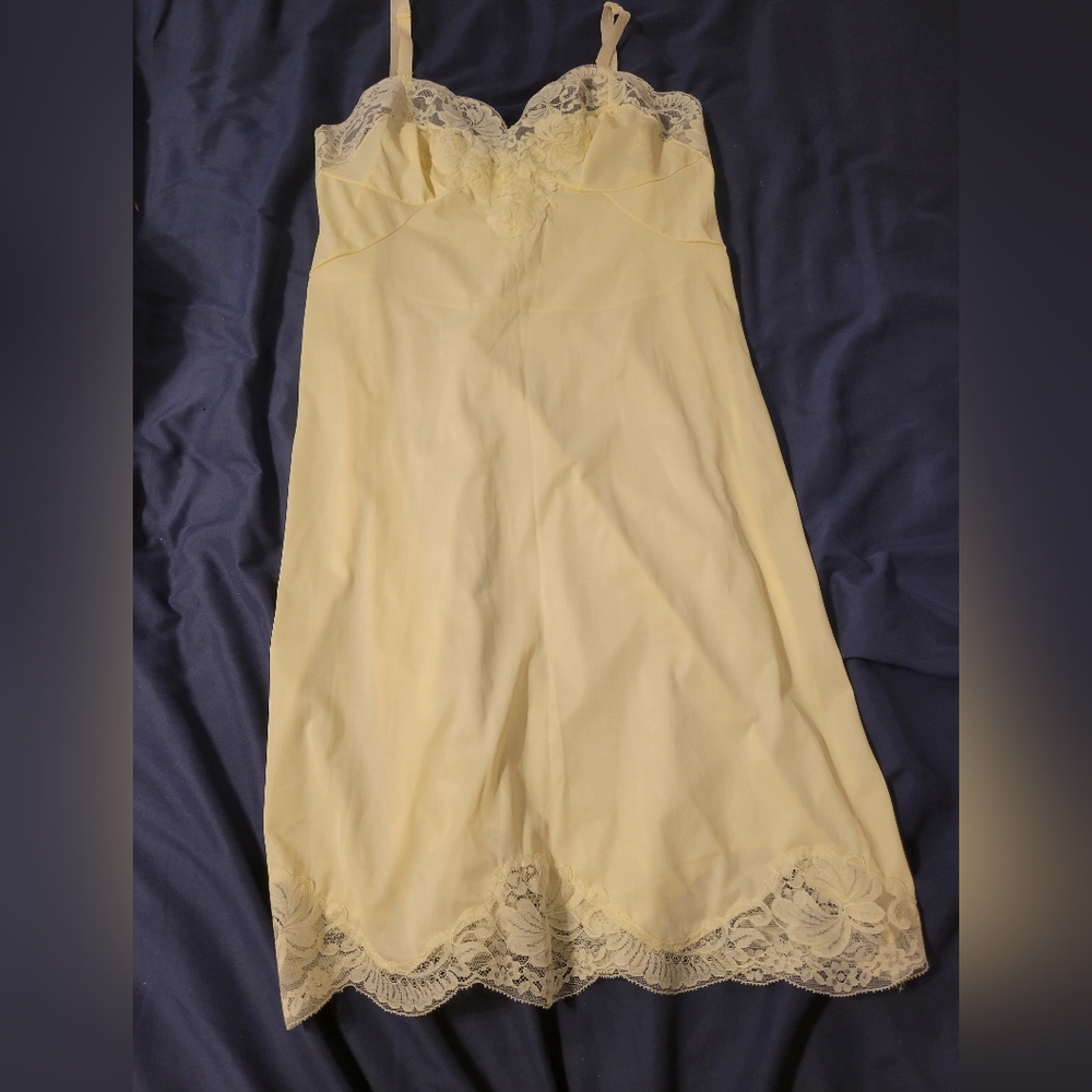 SEARS the doesnt slip dress size 36 satin neglligee lace detail trim vintage